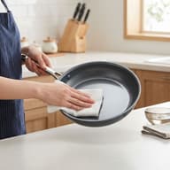 フライパンって一回一回洗ってたら絶対汚くならないと思うんやがのサムネイル